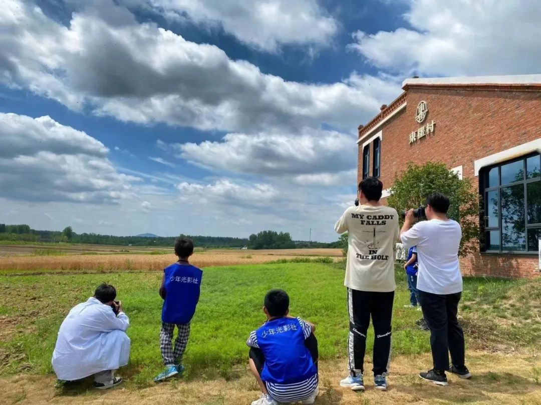 “追光少年”影展在崔岗当代艺术馆开幕